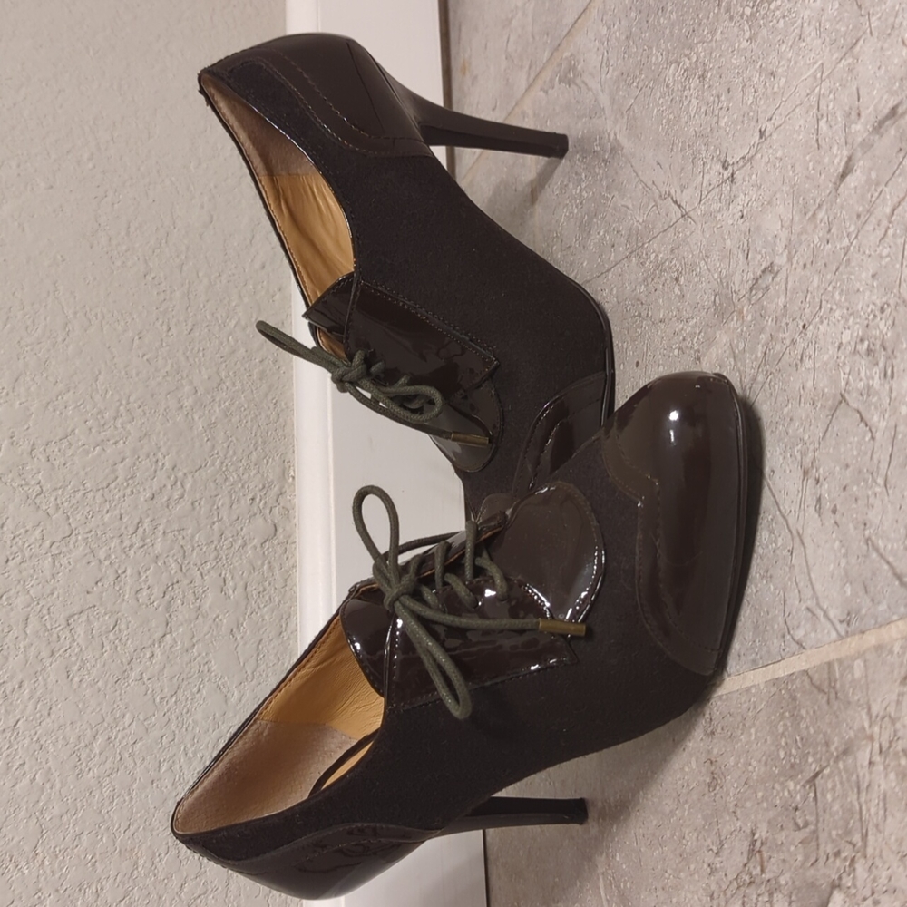 Heeled Oxfords - Circa Joan and David Luxe